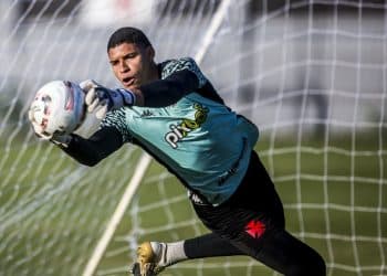 Vasco empresta goleiro e revelação ganhará chance