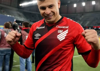 "Vai ter que se adaptar…" Ramón Díaz fala sobre Hugo Moura pela primeira vez