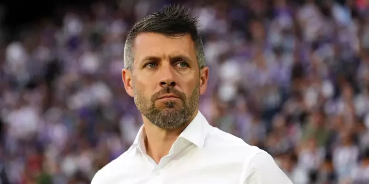 Vasco vai atrás de Paulo Pezzolano para ser técnico da equipe