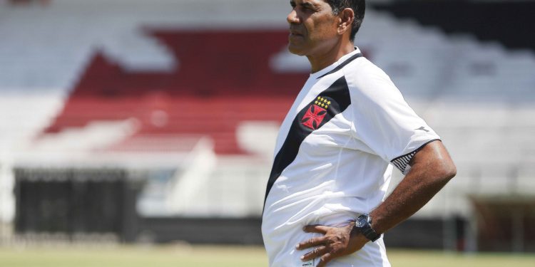 Você sabia? Ídolo do Vasco é casado com ex-chacrete