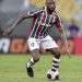 Zagueiro do Fluminense admite que bola bateu no braço