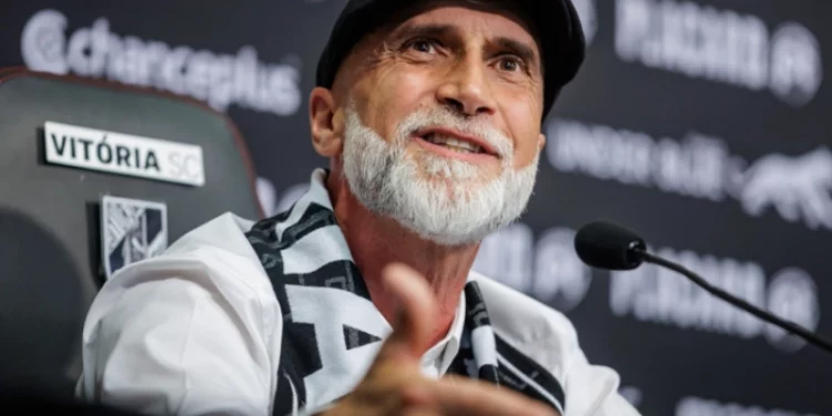 Dirigente abre o jogo sobre Álvaro Pacheco no Vasco