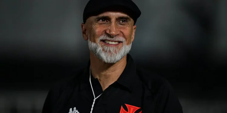 Entenda como Álvaro Pacheco foi importante na classificação do Vasco