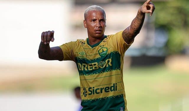 Alvo do Vasco, Deyverson pode ir para concorrente do Cruz-maltino