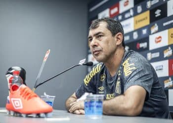 Fábio Carille ignora sondagem do Vasco
