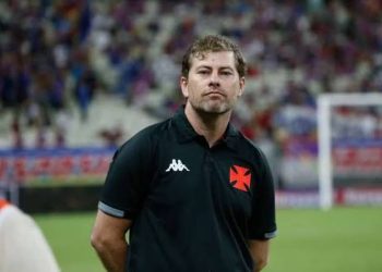 Vasco ganha desfalque titular horas antes de enfrentar o Fortaleza
