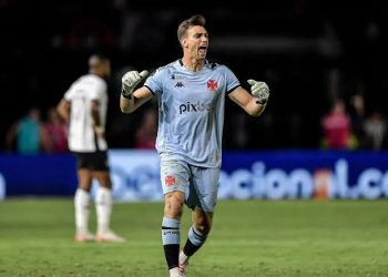 Vilão a herói: Léo Jardim salva e Vasco elimina o Fortaleza