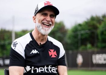 Álvaro Pacheco sobre reforços: “Philippe Coutinho é um exemplo”