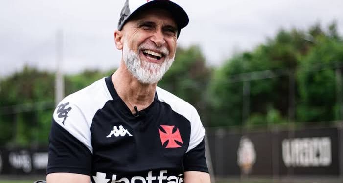 Álvaro Pacheco sobre reforços: “Philippe Coutinho é um exemplo”