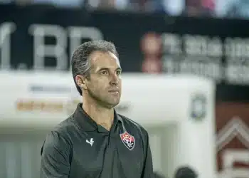 Léo Condé, do Vitória, é especulado como próximo treinador do Vasco