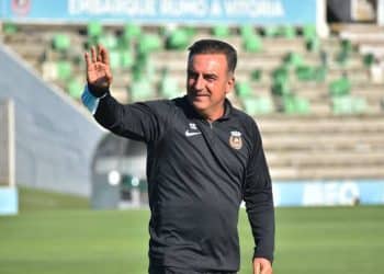 Carlos Carvalhal rejeita sondagem do Vasco