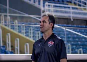 Técnico do Vitória abre o jogo sobre possível interesse do Vasco