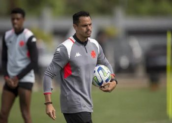 Permanência de Diego Pereira será avaliada pela diretoria do Vasco