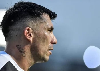 Medel vai ficar no Vasco? Agente abre o jogo