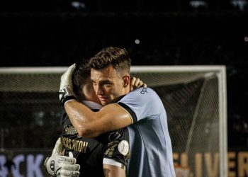 Primeiros contratados pela SAF, Léo Jardim, Lucas Piton e Léo provam seu valor no Vasco