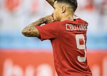 Vasco debate modelo de negócio para contratar Coutinho