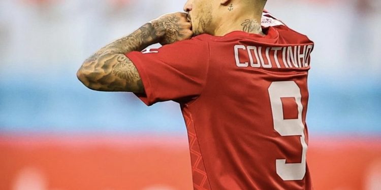 Vasco debate modelo de negócio para contratar Coutinho