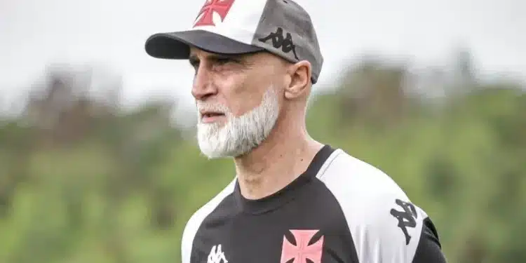 Confira os desfalques e pendurados do Vasco contra o Palmeiras