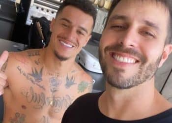 Coutinho curte amigos e família no Rio enquanto não fecha com o Vasco