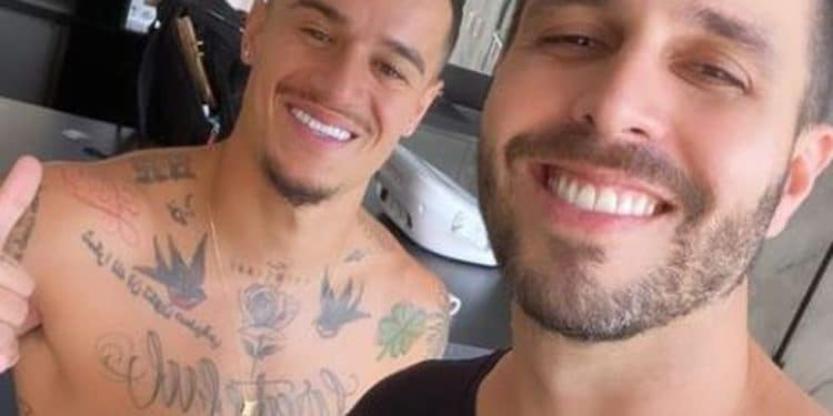 Coutinho curte amigos e família no Rio enquanto não fecha com o Vasco