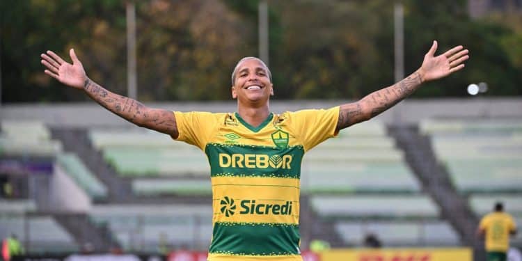 Alvo do Vasco, Deyverson tem mais um episódio no Cuiabá