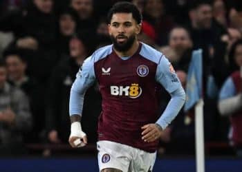 Douglas Luiz está perto de ser comprado por clube europeu e pode render boa grana ao Vasco