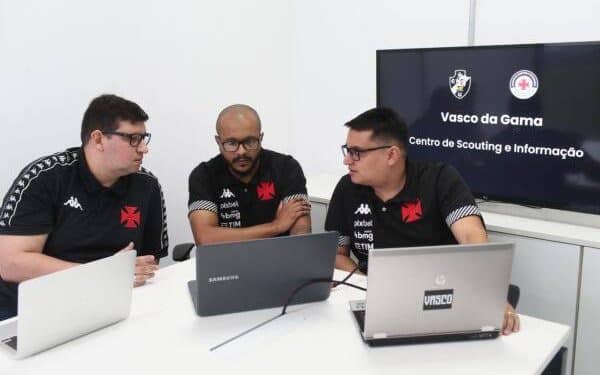 Profissional contestado pela torcida do Vasco participa de evento e deve ficar no clube