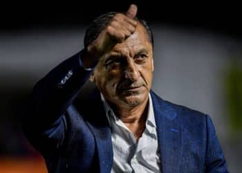 Zagueiro perde espaço no Vasco após saída de Ramón Díaz