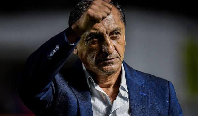 Zagueiro perde espaço no Vasco após saída de Ramón Díaz