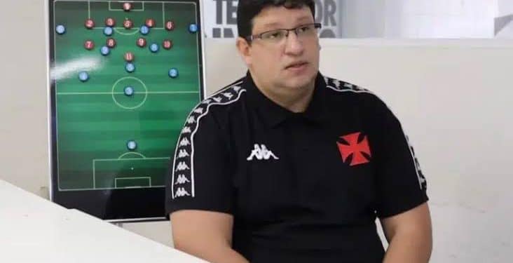 Chefe de Scout do Vasco, Witor Bastos se interessa por atleta após reunião no México