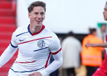 Vasco tem interesse no atacante Andrés Vombergar