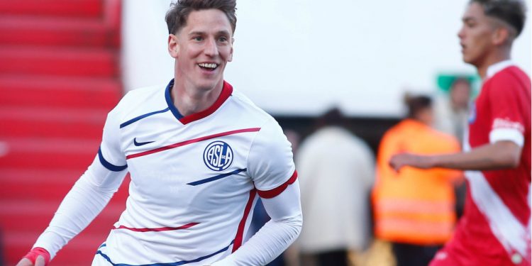 Vasco tem interesse no atacante Andrés Vombergar