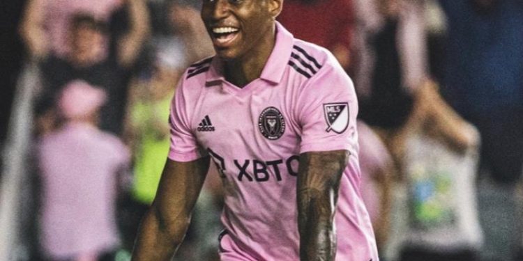 Vasco quer contratar atacante colombiano