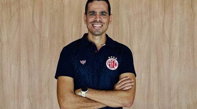 Vasco contrata novo diretor de futebol; conheça