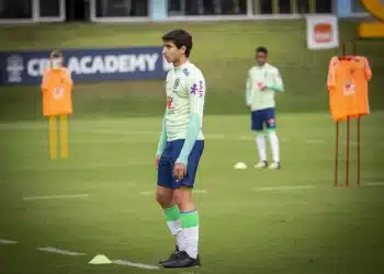 Promessa do Vasco, JP volta da seleção sub-20 em busca de espaço na equipe