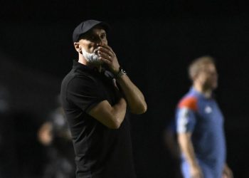 Eleito um dos piores técnicos do Vasco fecha com novo clube
