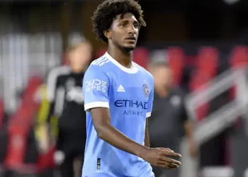 Vasco ataca o mercado e vai em busca de Talles Magno