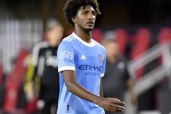 Vasco ataca o mercado e vai em busca de Talles Magno