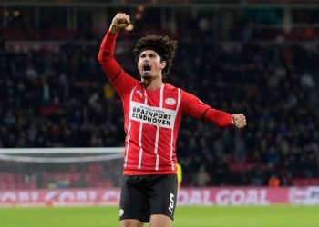 Vasco negocia com zagueiro da Europa