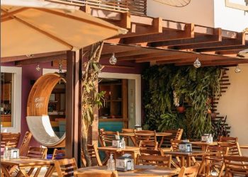 Perto do Vasco, Coutinho compra shopping em Búzios