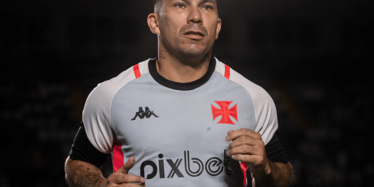 Vasco pode fazer grande reformulação para contratar na próxima janela; entenda