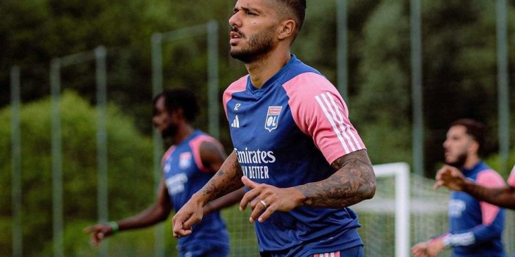 Cria do Vasco passa por situação constrangedora na Europa