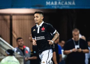 Adson pode sair do Vasco em breve; entenda