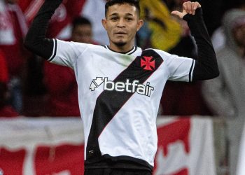 Adson vira peça importante no Vasco com Rafael Paiva; veja números