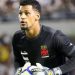 Emprestado pelo Vasco, goleiro Alexander comete falha bizarra; confira