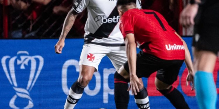 Vasco faz péssima partida, mas consegue empate com o Atlético-GO