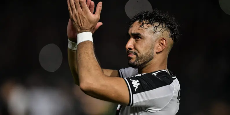 Chateação de Payet por substituição no jogo do Vasco já foi contornada