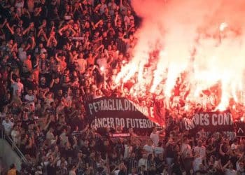 Torcida do Corinthians acredita que ex-Vasco pode salvar o clube