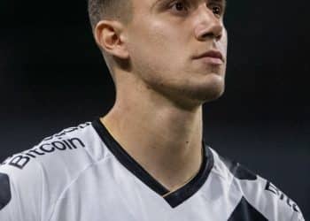 Lucas Piton se torna o 3º lateral-esquerdo com mais assistências pelo Vasco no século