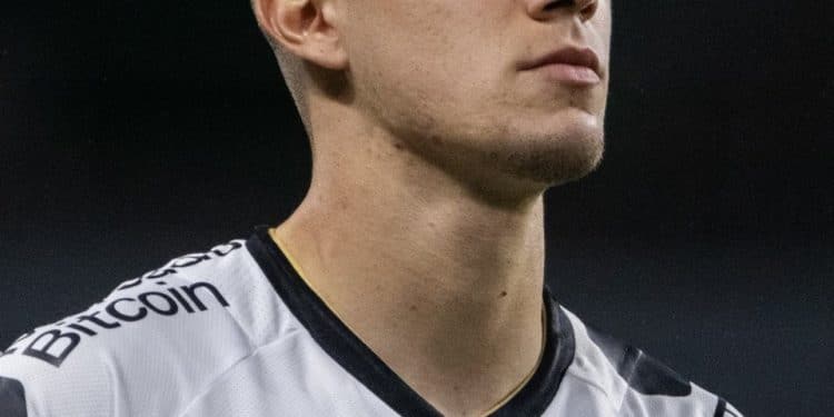 Lucas Piton se torna o 3º lateral-esquerdo com mais assistências pelo Vasco no século